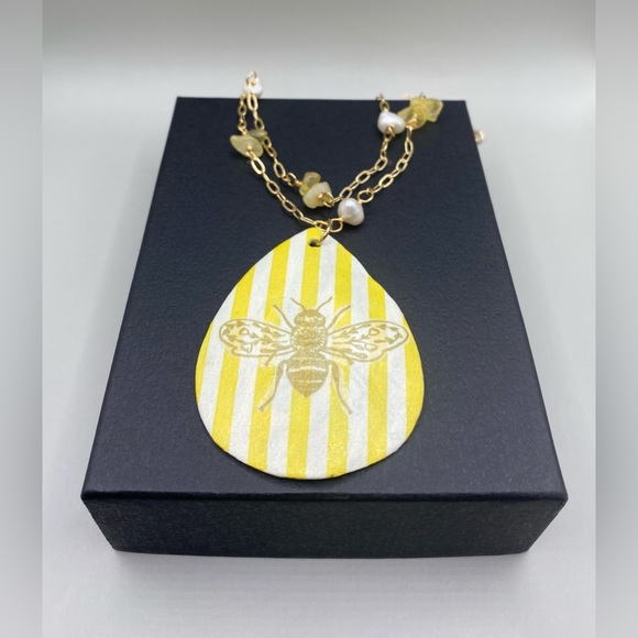 ❤️‍🔥SOLD❤️‍🔥🐚🐝Citrine and Freshwater Pearl Bumblebee Necklace - Picture 4 of 6